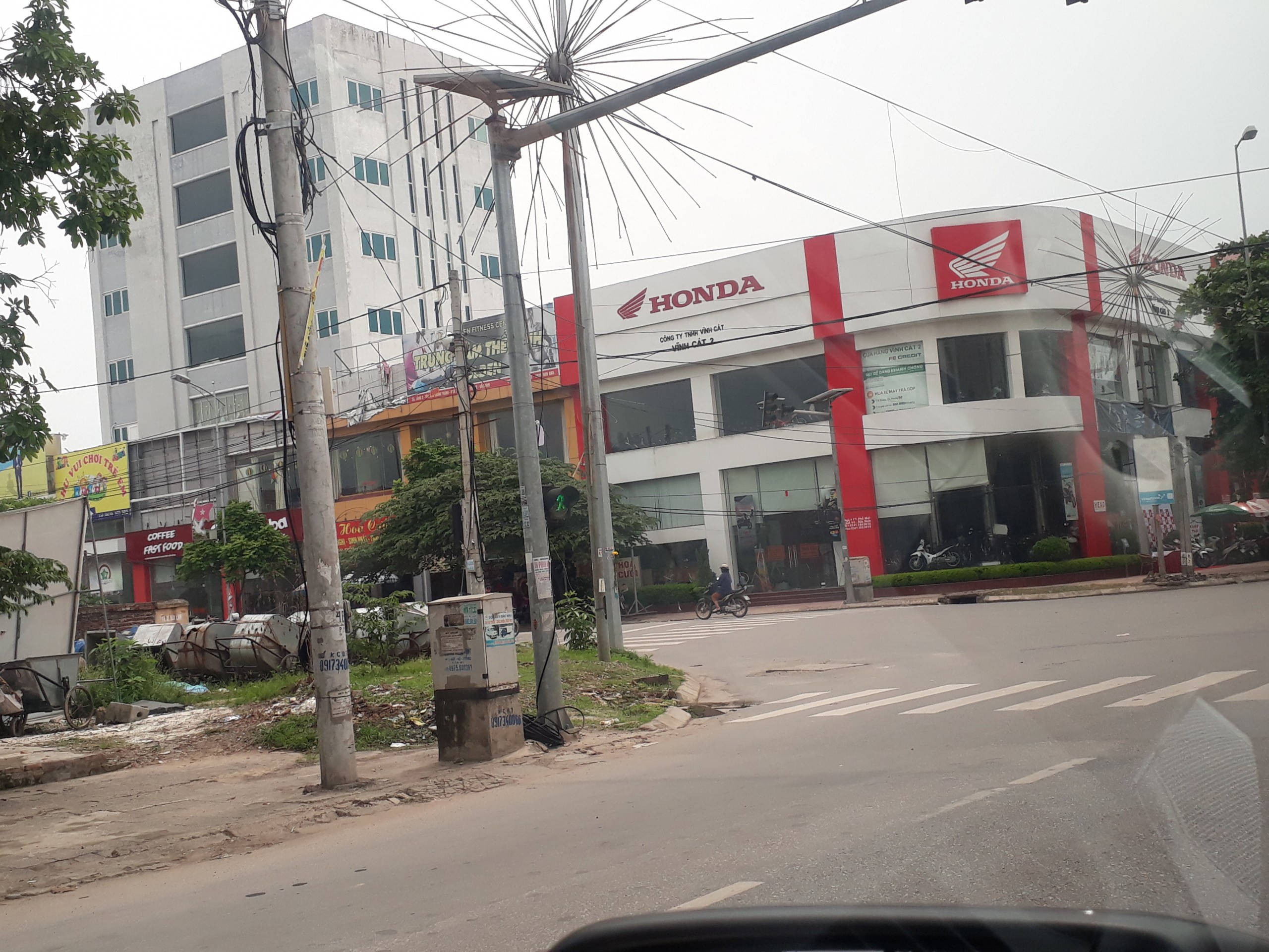 Vách kính  tòa nhà  và showroom Xe máy Vĩnh cát